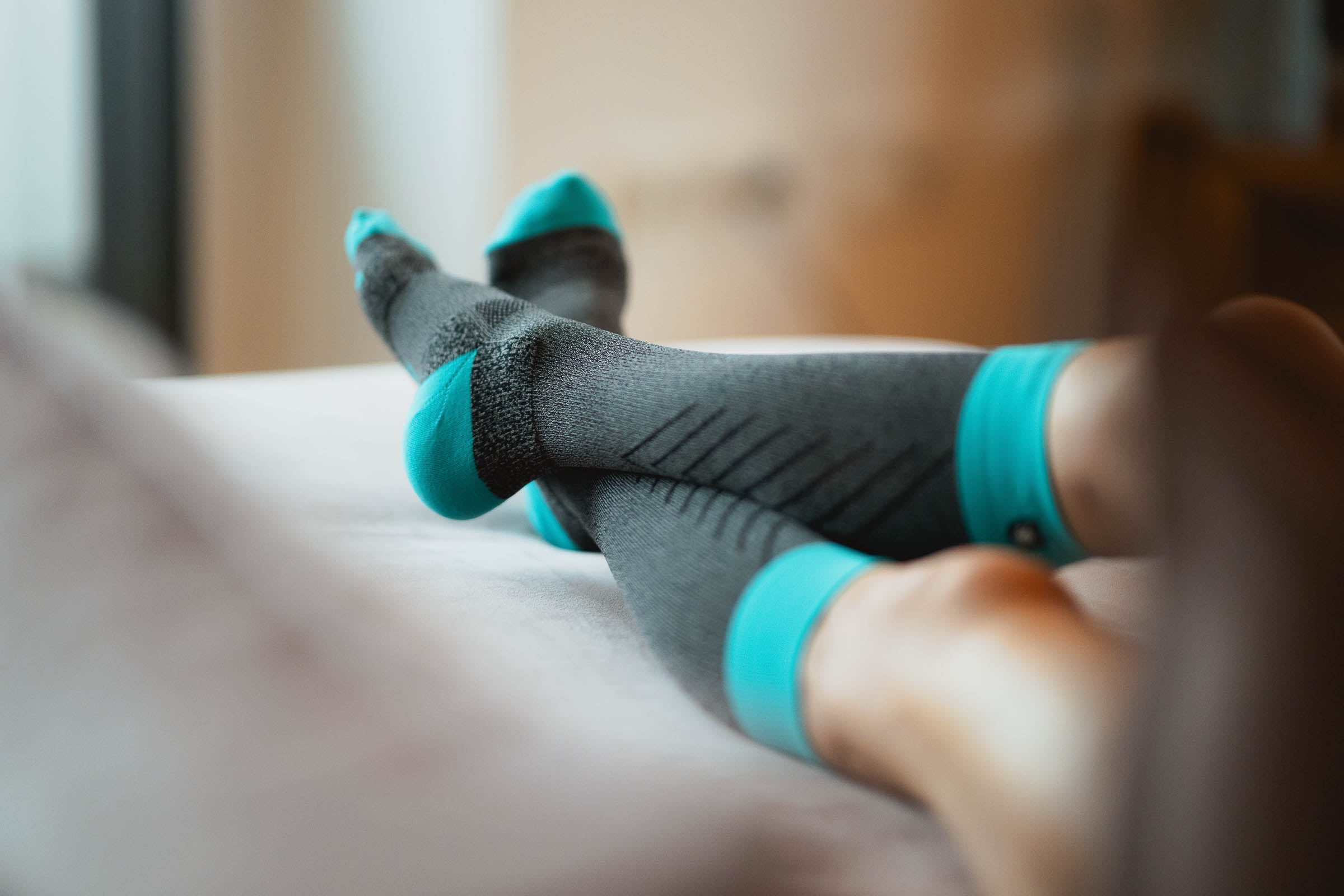 인사일런스 리뉴드 컴프레션 V2 다크그레이-카나리 INCYLENCE RENEWED COMPRESSION V2 DARK GREY CYAN
