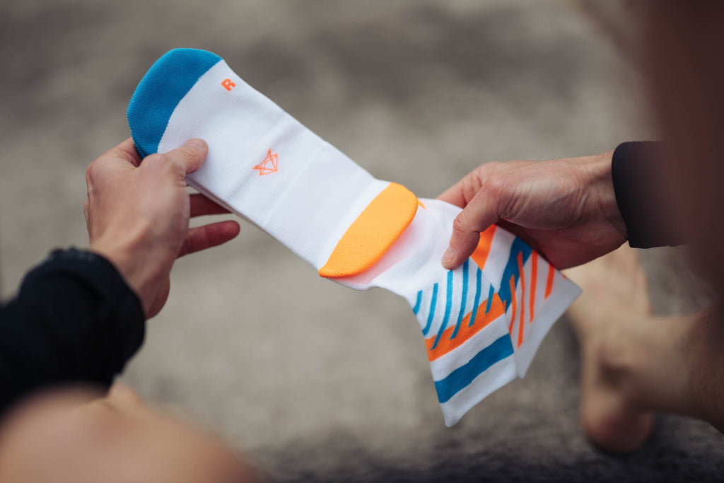 인사일런스 러닝 디스럽츠 화이트-블루-오렌지 INCYLENCE RUNNING DISRUPTS WHITE BLUE ORANGE